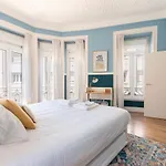 Bright City Center, 10M From Subway, 6 Rooms, Up To 20 Ppl