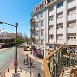 Bright City Center, 10M From Subway, 6 Rooms, Up To 20 Ppl