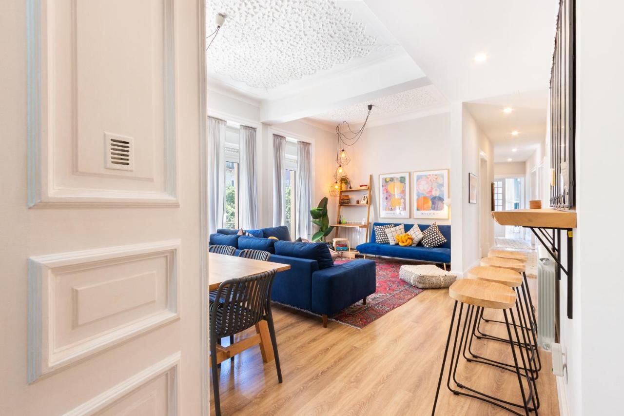 Bright Center, 10m From Subway, 6 Rooms, Up To 20 Ppl *