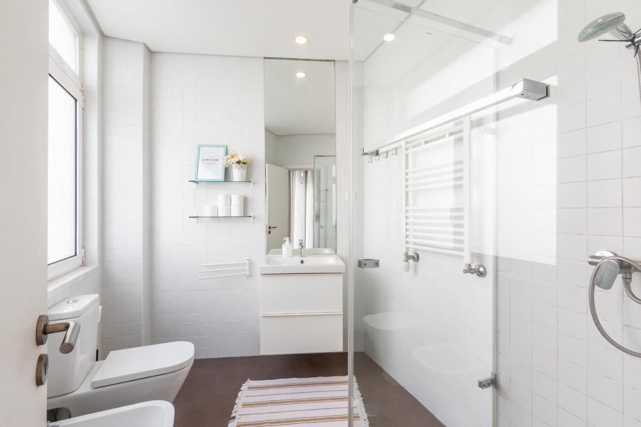 Casa de Férias Bright Center, 10m From Subway, 6 Rooms, Up To 20 Ppl Lisboa