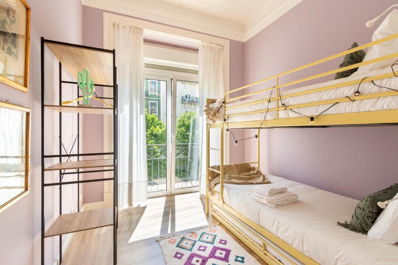 Bright Center, 10m From Subway, 6 Rooms, Up To 20 Ppl Casa de Férias