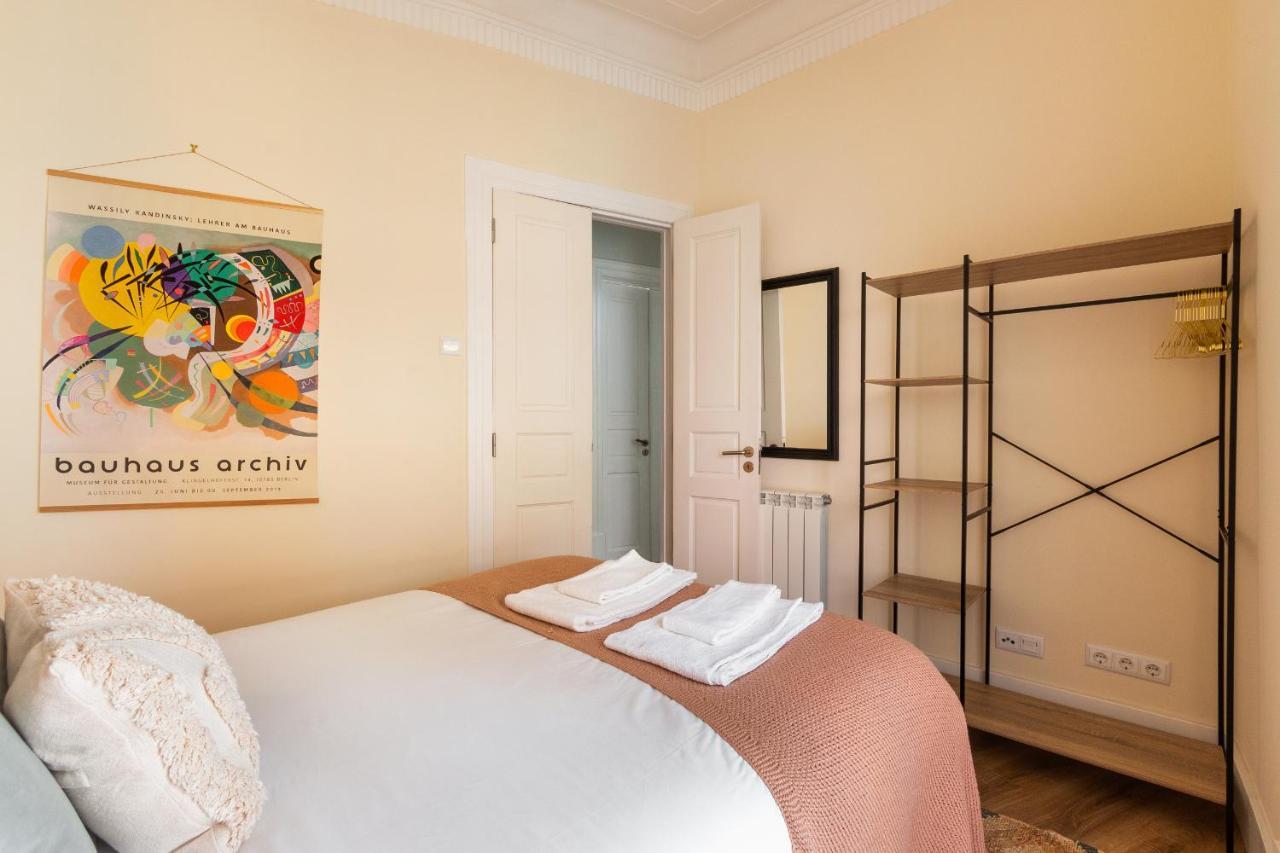 Bright Center, 10m From Subway, 6 Rooms, Up To 20 Ppl Casa de Férias Lisboa