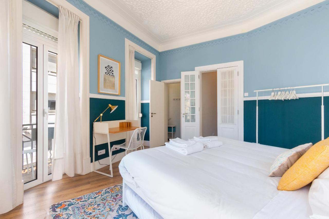 Bright Center, 10m From Subway, 6 Rooms, Up To 20 Ppl Casa de Férias