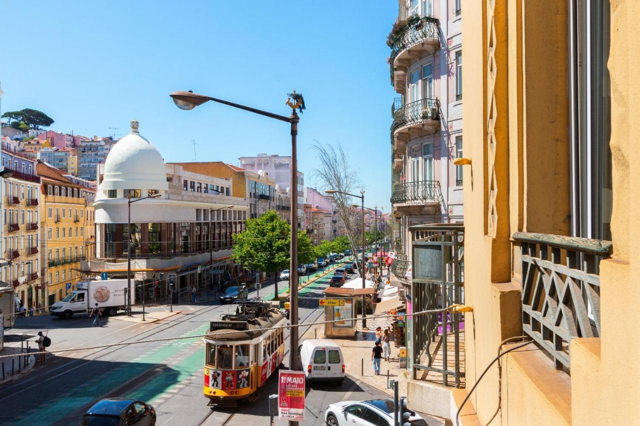 Bright Center, 10m From Subway, 6 Rooms, Up To 20 Ppl