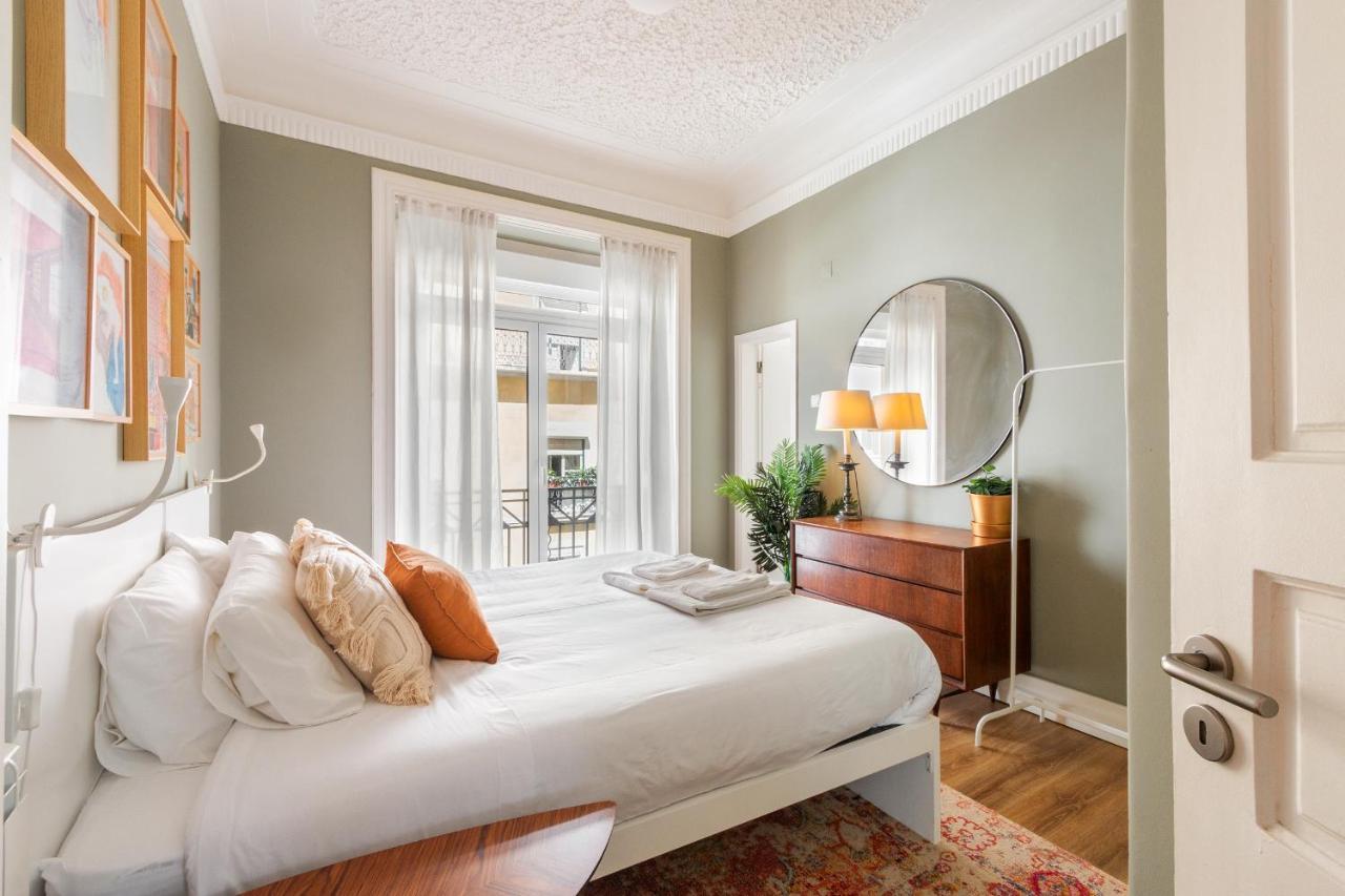 Bright Center, 10m From Subway, 6 Rooms, Up To 20 Ppl Casa de Férias