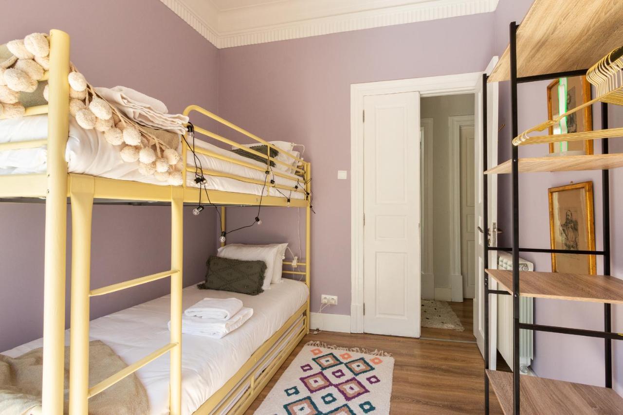 Bright Center, 10m From Subway, 6 Rooms, Up To 20 Ppl * Lisboa