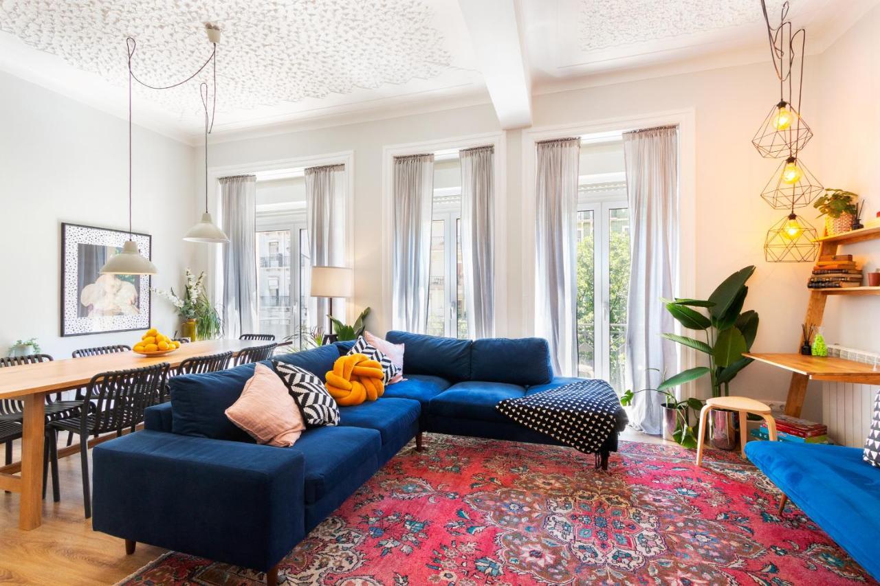 Bright Center, 10m From Subway, 6 Rooms, Up To 20 Ppl * Lisbon
