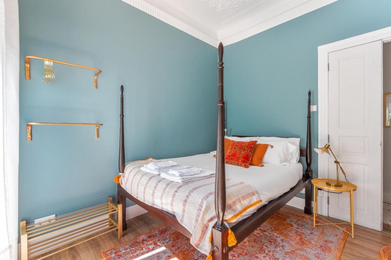 Holiday home Bright Center, 10m From Subway, 6 Rooms, Up To 20 Ppl Lisbon